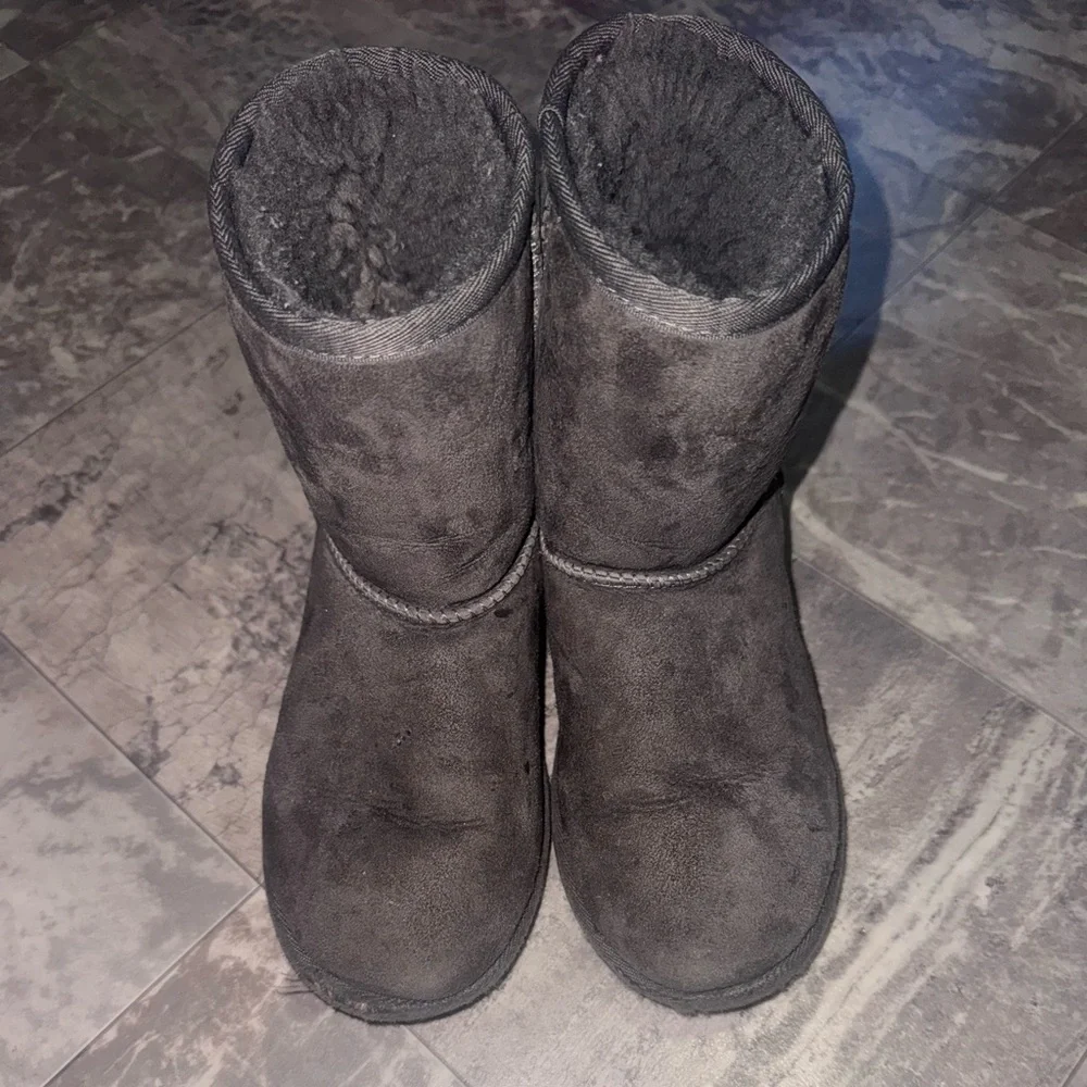 UGG Kids Classic II Charcoal Gray Suede Boots Little Kid Size 1